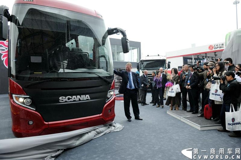 斯堪尼亚中国 客车及巴士 销售总监 马瑞胜为斯堪尼亚Touring客车揭幕
