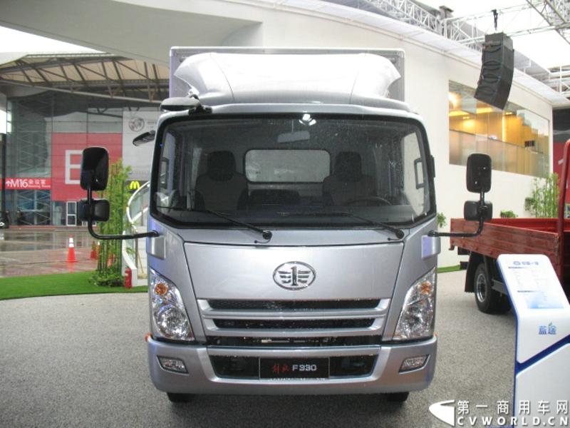 2013年4月20日，一汽通用汽车携全新中高端轻卡解放S230亮相第15届上海国际车展，高端轻卡解放F330也同时亮相。