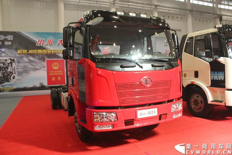 10月30日-11月2日，“2013中国国际商用车展”在武汉举行。相比起去年，此次车展参展的整车企业明显增多，企业对展会的重视程度也明显增加，解放展台上，竖立着“解放卡车，赚钱机器”这一鲜明的、以产品为导向的品牌宣传口号。 图为解放J6L载货车。