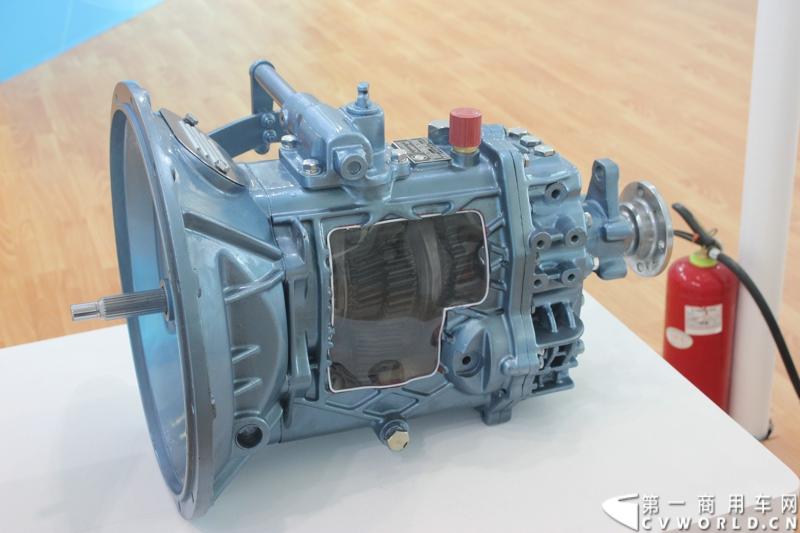 法士特携11款新产品登临2014（第十三届）北京国际汽车展览会，向国内外客户全面展示法士特最新科技成果。图为5J30T-B、5J38T系列变速器。