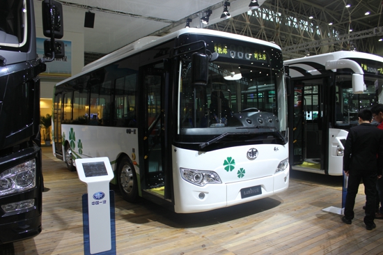 解放8.4米EV公交 (2).jpg