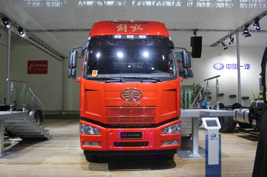 解放J6M 6X2领航版零担载货车.jpg