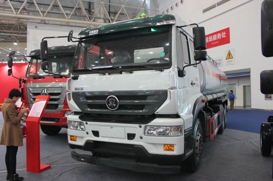 中国重汽斯太尔—M5G6X4油罐车 (3).jpg