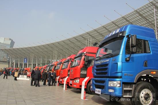 现场展车 (2).jpg 现场展车 (2).jpg