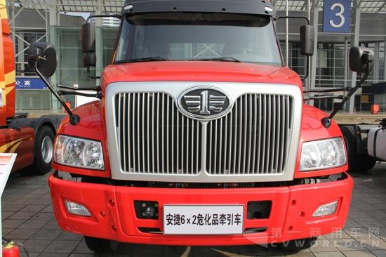 解放安捷6×2危化品牵引车 (4).jpg