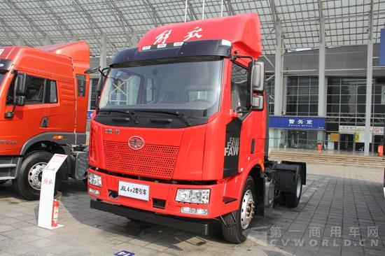 解放J6L 4×2牵引车,220马力 (4).jpg