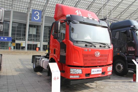 解放J6L 4×2牵引车,220马力 (1).jpg