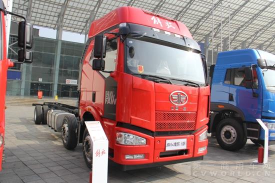 解放J6M 6×2载货车(少片簧大容积) (1).jpg