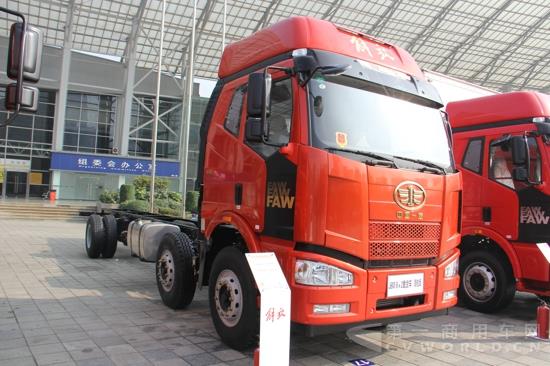 解放J6M 6×2载货车领航版 (1).jpg