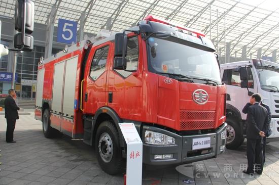 解放J6M 4×2消防车 (1).jpg
