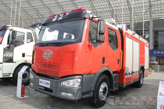 解放J6M 4×2消防车 (2).jpg