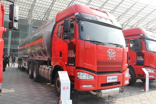 解放J6P 6×4危化品列车 (1).jpg 解放J6P 6×4危化品列车 (1).jpg