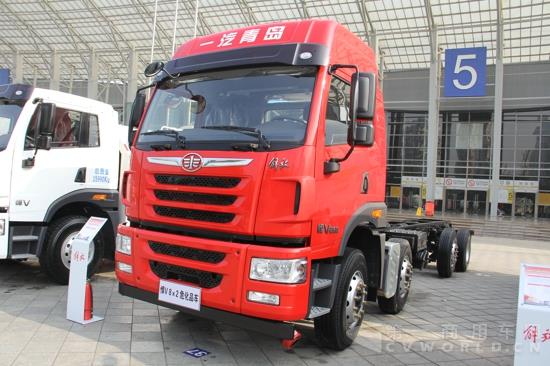 解放悍V 8×2危化品底盘,锡柴260马力 (1).jpg