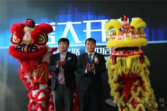 力帆时骏集团总裁马李斌（左）出席开业仪式.jpg