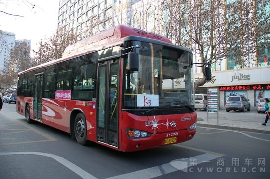 海格新能源行驶在威海街头.jpg