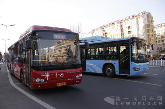 威海街头的海格新能源客车.jpg