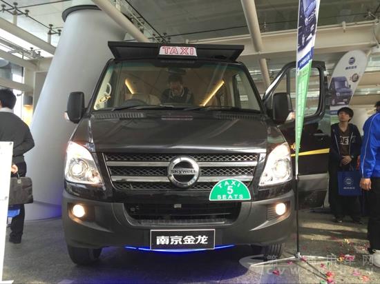 南京金龙开沃D11 5座客车.jpg
