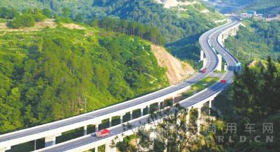 达陕高速公路将增设互通立交 直通巴山大峡谷.png