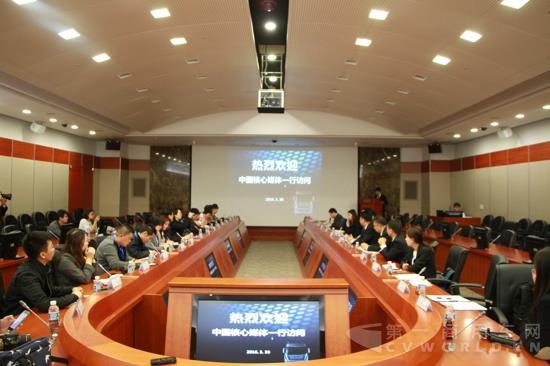 现代汽车高层领导接受媒体采访.jpg