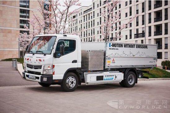 戴姆勒正在斯图加特测试Fuso E-Cell 电动卡车2.jpg