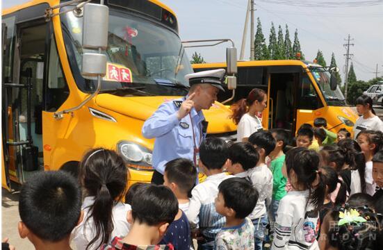 浦城县公安局交警大队开展校车安全演练.jpg