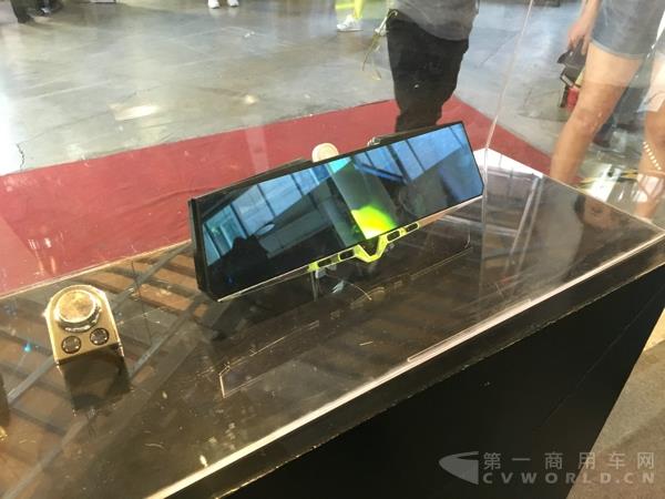 乐卡威视智能后视镜 现场展品.jpg