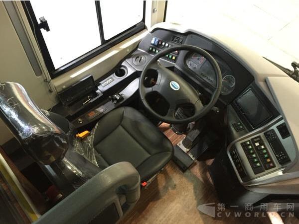 NJL6125HEV四模混合动力客车2.jpg