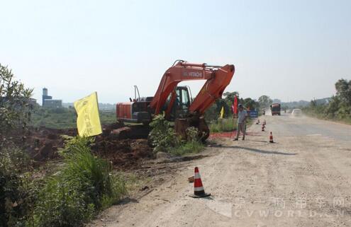 江西：樟吉高速吉水连接线改建工程破土动工.jpg