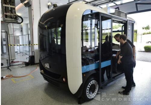 美国推出新型无人驾驶汽车 能同乘客对话.jpg