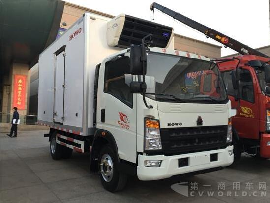 搭载康明斯ISF3.8 发动机的中国重汽HOWO冷藏车.jpg