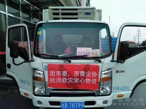 抗洪赈灾一线，总有江淮轻卡的身影.jpg