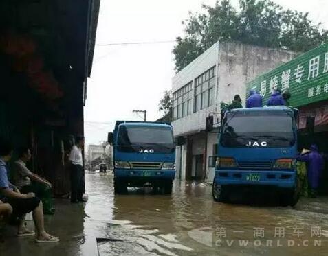 抗洪赈灾一线，总有江淮轻卡的身影9.jpg