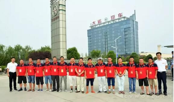 河北保定、江西高安客户回厂参观共订车47台.jpg