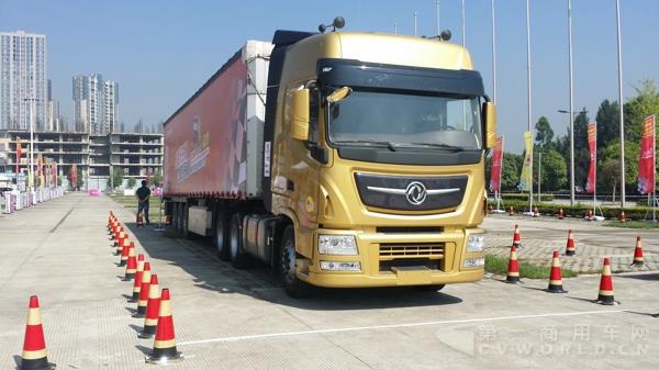 比赛用车 天龙旗舰6╳4牵引车22.jpg