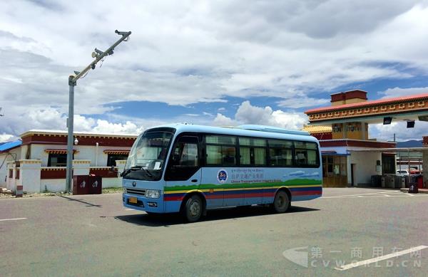 图1：西藏随处可见搭载玉柴机器的旅游客车.jpg