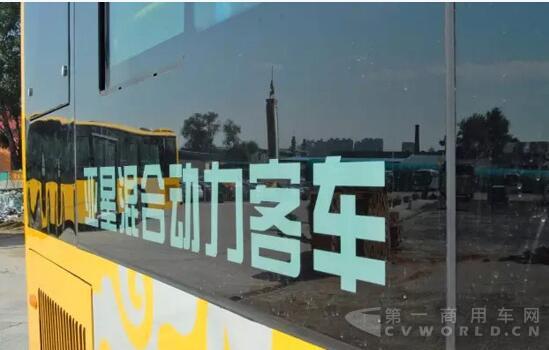 首批国五混合动力客车落花哈尔滨，潍柴亚星引领黑龙江进入国五时代（附图） 3.jpg