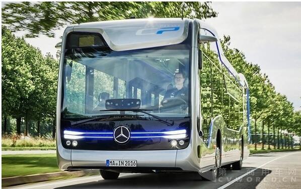 奔驰自动驾驶公交车 已在荷兰上路测试.jpg