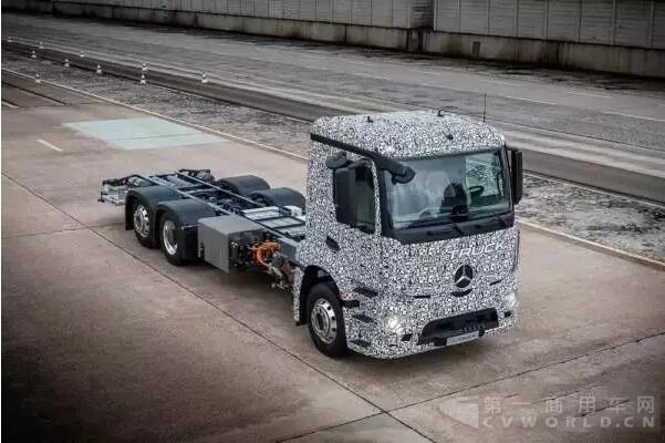 奔驰宣布推出纯电动重型卡车，续航200公里6.jpg