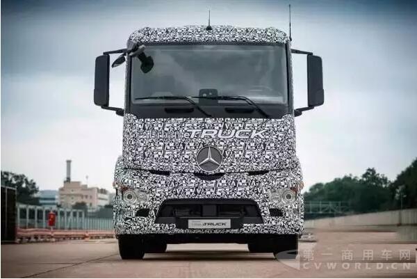 奔驰宣布推出纯电动重型卡车，续航200公里10.jpg