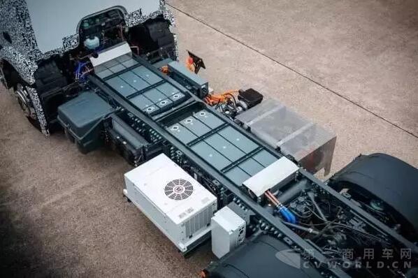 奔驰宣布推出纯电动重型卡车，续航200公里13.jpg