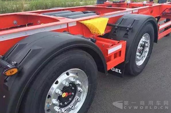 仅重2.95吨 考格尔推出新款中置轴全挂车2.jpg