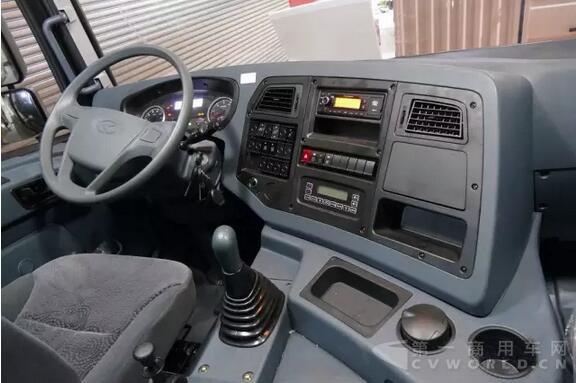 华菱推出全新4×2厢式载货车 多张内饰图让你一次看过瘾