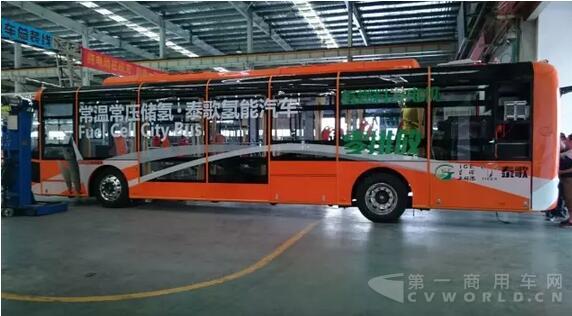 扬子江威龙G52“泰歌号”氢燃料电池纯电动城市客车.jpg
