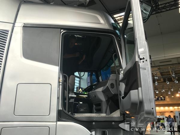欧曼EST超级卡车 4.jpg