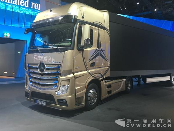 奔驰Actros 1853欧六牵引车,530马力.jpg