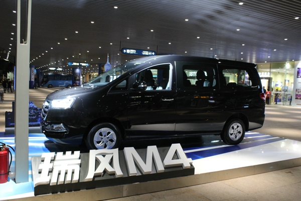 发布会现场展示的瑞风M4.jpg