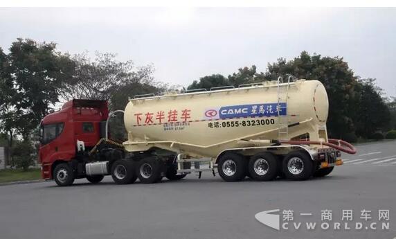华菱星马全新一代轻量化粉罐半挂车投放市场.jpg
