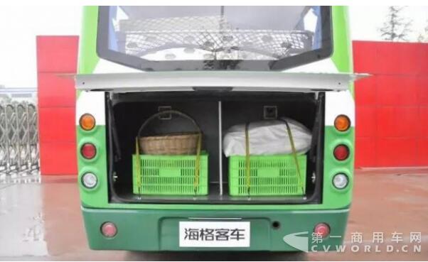 西安金龙窄版乡村客车储物空间.jpg