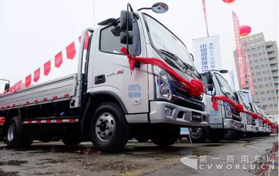 现场订车299台！福田奥铃闪耀上海2.jpg