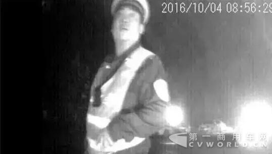 河北广宗县交警被曝“收黑钱”.jpg